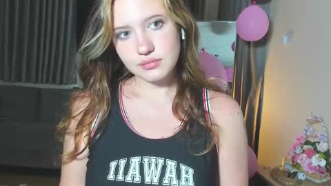 Snapshot of hanahwoods chatting on March 7, 5:28 pm hanahwoods online show from March 7, 5:28 pm