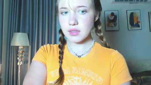 Snapshot of hanahwoods chatting on February 23, 9:00 pm hanahwoods online show from February 23, 9:00 pm
