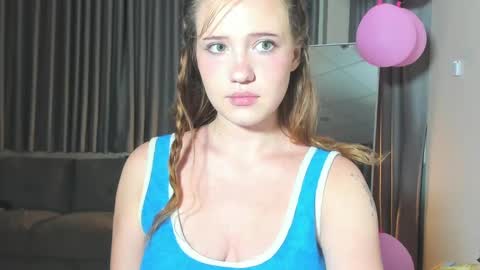 Snapshot of hanahwoods chatting on March 8, 8:57 pm hanahwoods online show from March 8, 8:57 pm