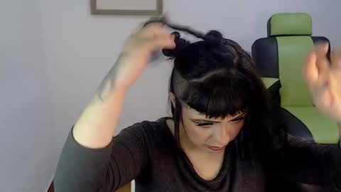 Snapshot of hanna99moon chatting on December 16, 4:02 am JUANA online show from December 16, 4:02 am