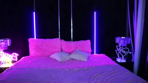 hanna__klein online show from February 4, 6:46 am