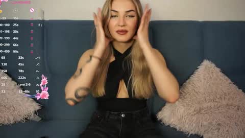 Hannah online show from November 8, 2:11 pm