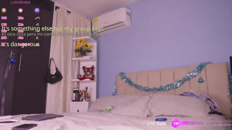 Snapshot of hanna_chris chatting on December 12, 3:54 am HANNA online show from December 12, 3:54 am
