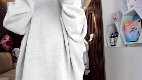 Hanna Dust online show from February 19, 3:39 am