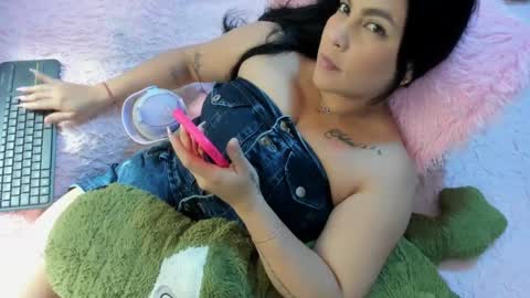 Monica online show from December 6, 4:49 pm