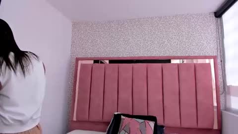  H A N N A  online show from November 10, 7:42 pm