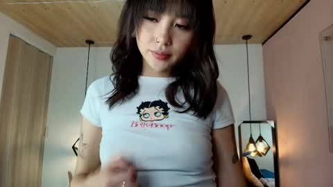  H A N N A  online show from February 4, 7:50 pm