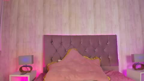 Hanna  online show from April 30, 5:40 pm