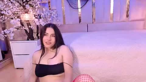  Hanna Collins  online show from October 25, 4:25 pm