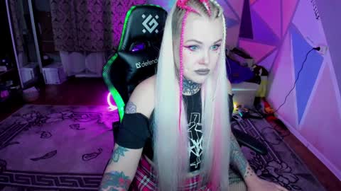 Hannah online show from December 6, 3:44 pm