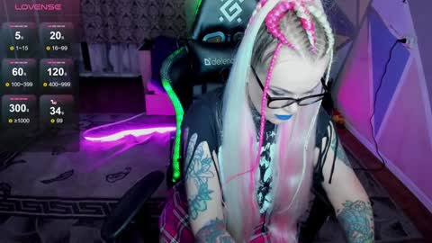 Hannah online show from December 10, 1:11 pm