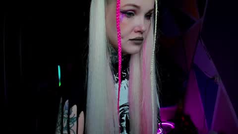Hannah online show from December 4, 3:32 pm