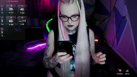 Hannah online show from December 11, 11:10 pm
