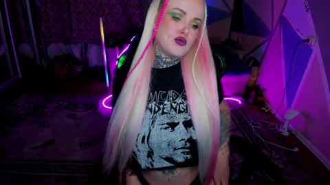 Hannah online show from December 4, 1:03 am