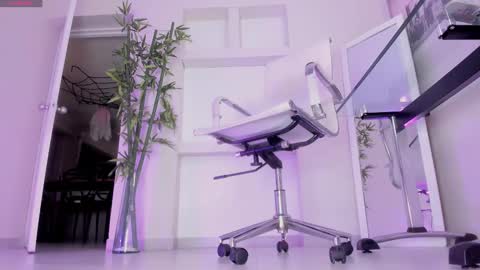 HANNAH HOWELL online show from October 22, 9:47 am