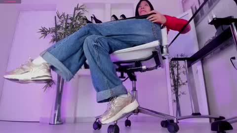 HANNAH HOWELL online show from March 25, 9:45 am