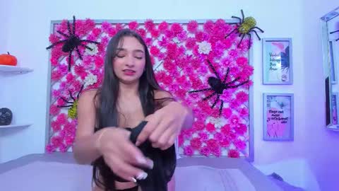 Hannah Miller online show from October 13, 12:30 pm