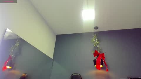 HANNAH MILLER online show from December 17, 11:28 am