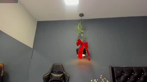 HANNAH MILLER online show from December 18, 11:24 am