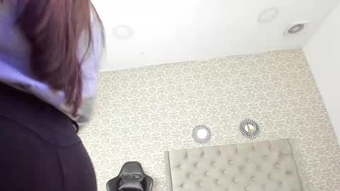 HANNAH MILLER online show from December 3, 11:10 am