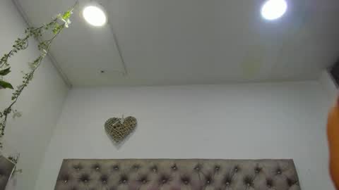 HANNAH MILLER online show from November 1, 5:17 pm