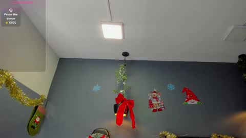 HANNAH MILLER online show from December 30, 11:26 am