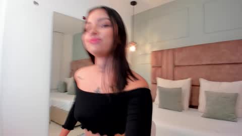 Snapshot of hannah_miltonn chatting on October 24, 11:34 pm Hannah Milton online show from October 24, 11:34 pm