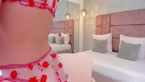 Snapshot of hannah_miltonn chatting on October 7, 9:41 pm Hannah Milton online show from October 7, 9:41 pm