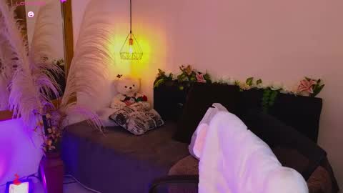 Hannah Williams online show from December 19, 11:19 pm