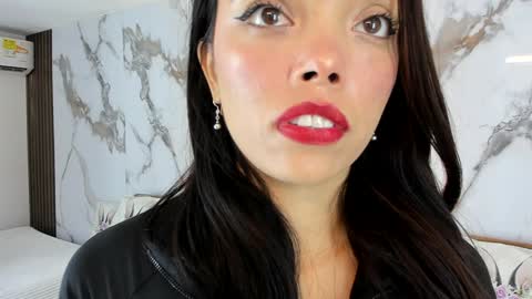 Hannahill69 online show from December 11, 4:28 am