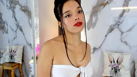 Hannahill69 online show from December 13, 4:43 am