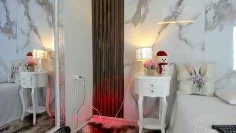 Hannahill69 online show from December 16, 5:46 am