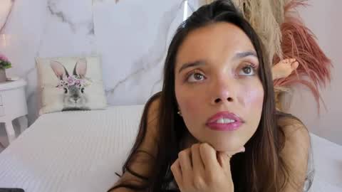 Hannahill69 online show from May 29, 5:27 am