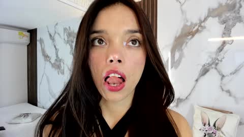Hannahill69 online show from December 21, 4:41 am