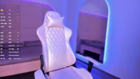 hannahmonttgomery  Help me reach 100 Hands up online show from January 14, 5:18 pm