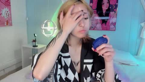 Snapshot of hannahpage chatting on September 9, 1:33 pm Hannah online show from September 9, 1:33 pm