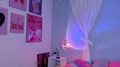 Snapshot of hannahpage chatting on October 21, 11:47 am Hannah online show from October 21, 11:47 am