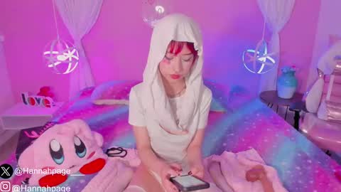 Snapshot of hannahpage chatting on February 13, 12:21 pm Hannah online show from February 13, 12:21 pm