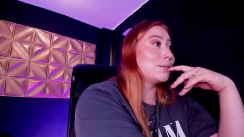 hannamartinn_ online show from September 24, 6:29 pm