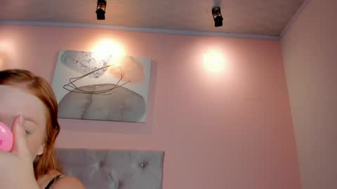 hannamartinn_ online show from June 4, 3:38 pm