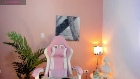 Hanna Miller  online show from April 4, 1:48 am