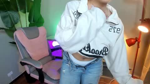 hannax__ online show from September 10, 5:40 am