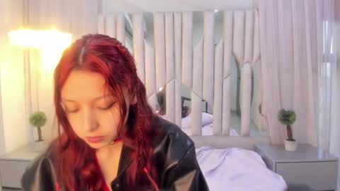 Hanni  online show from February 14, 11:31 am