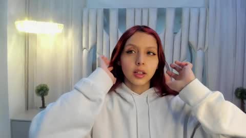 Hanni  online show from February 25, 10:59 am