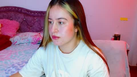 isabella   online show from November 18, 6:31 pm