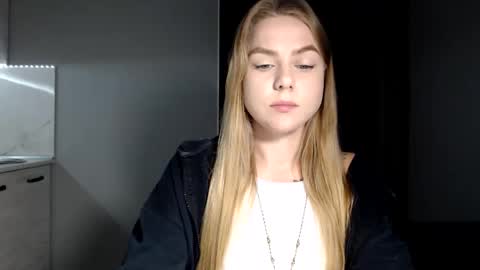 happy_fox_ online show from November 13, 2:16 pm