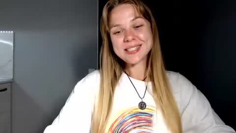 happy_fox_ online show from July 31, 9:05 pm