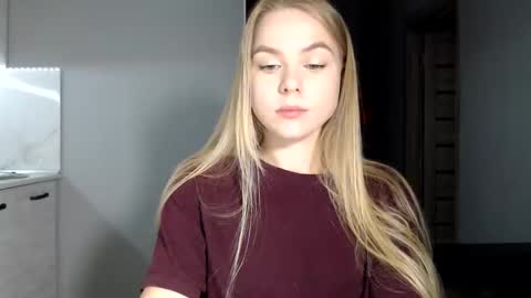 happy_fox_ online show from September 23, 9:35 pm