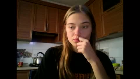 happyemily  online show from November 5, 12:10 pm