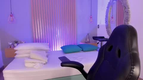 Snapshot of harmonybabe_ chatting on March 8, 8:24 pm Harmony online show from March 8, 8:24 pm